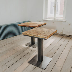 Tisch Vota mit Mittelfuß